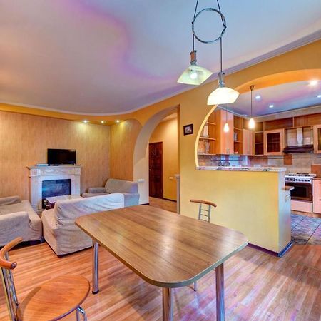 Three-Room Apartment Near Ocean Plaza Kyiv Exterior foto