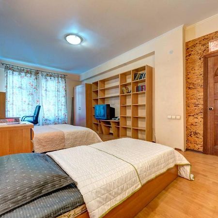 Three-Room Apartment Near Ocean Plaza Kyiv Exterior foto