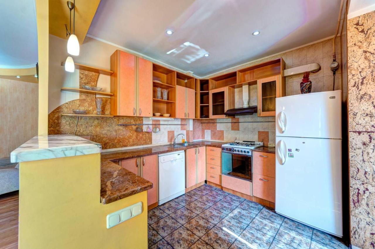 Three-Room Apartment Near Ocean Plaza Kyiv Exterior foto
