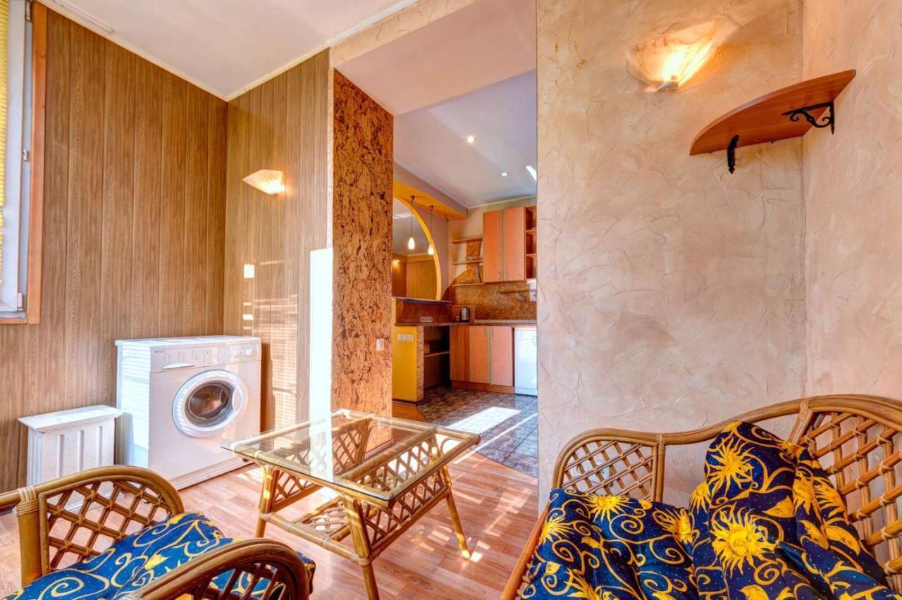 Three-Room Apartment Near Ocean Plaza Kyiv Exterior foto