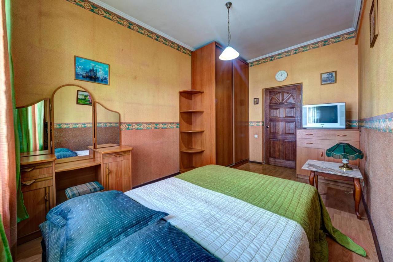 Three-Room Apartment Near Ocean Plaza Kyiv Exterior foto